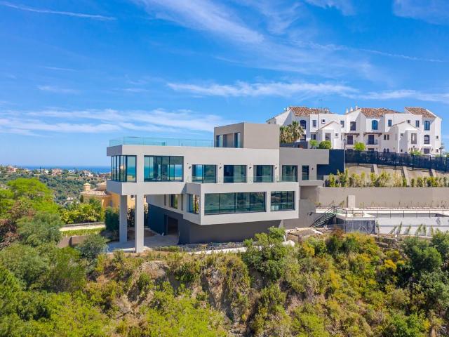 Esta casa de ensueño en la prestigiosa comunidad de Los Arqu. 1256m² Benahavís