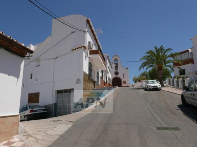Esta casa de esquina tiene la ubicación perfecta al final de. 180m² Alora