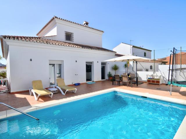 Esta casa familiar ideal se encuentra dentro del popular pue. 320m² Pueblo Nuevo de Castellar