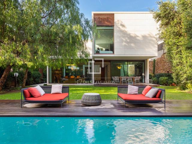 Esta casa fue diseñada por el célebre arquitecto Carlos Ferr. 728m² Barcelona