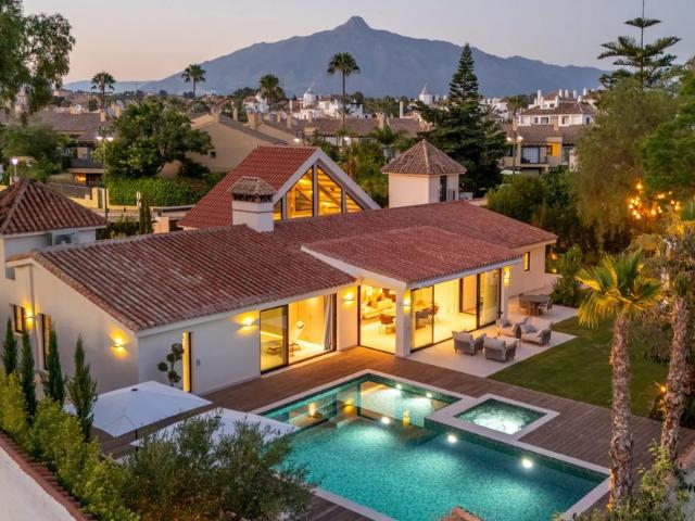 Esta excepcional villa de un solo nivel, situada a pocos min. 336m² Marbella