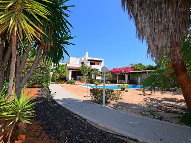 Esta excepcional villa independiente, situada en las afueras. 335m² Santa Eulalia del Río