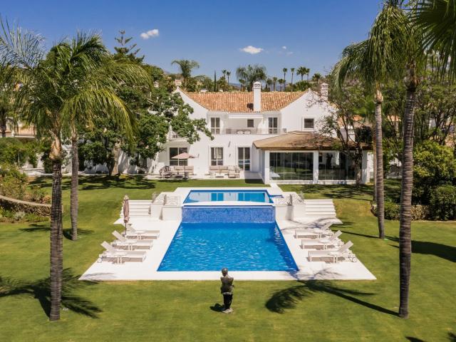 Esta excepcional villa, ubicada en la exclusiva zona de La C. 948m² Marbella