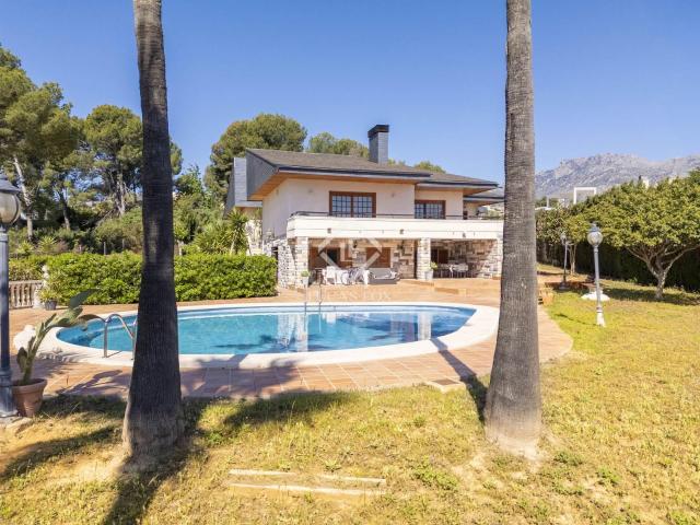 Esta excepcional vivienda de estilo mediterráneo no sólo es. 523m² La Nucia Hills