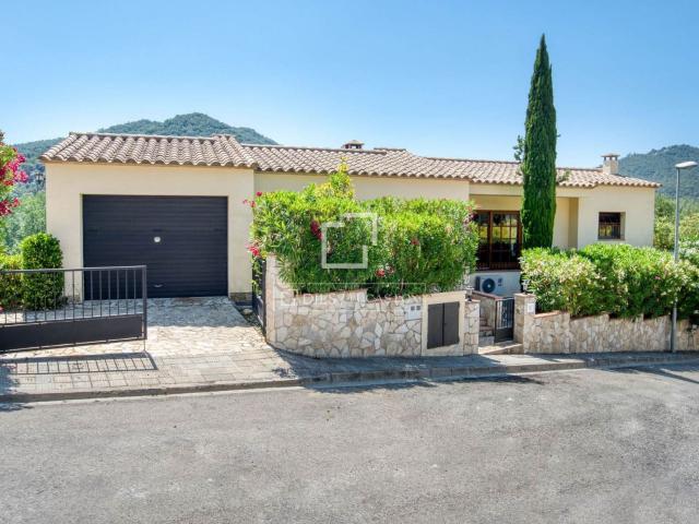 Esta exclusiva villa de estilo mediterráneo fue construida e. 217m² Calonge