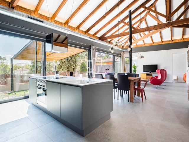 Dils Lucas Fox presenta esta exclusiva y cómoda casa de dise. 467m² Sant Cugat del Vallés