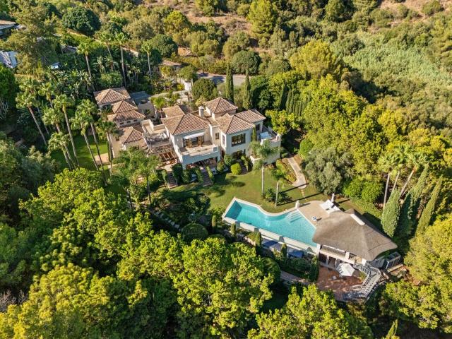 Esta exquisita villa de estilo andaluz combina a la perfecci. 712m² Marbella