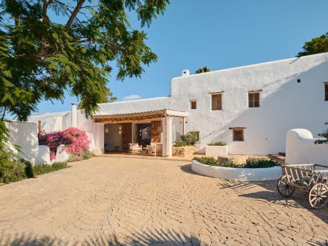 Esta exquisita finca reformada de 8 dormitorios es una autén. 760m² Santa Eulalia del Río