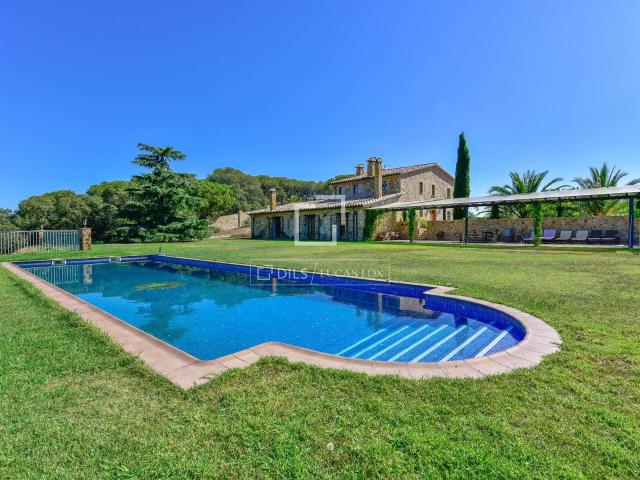 Esta encantadora finca reformada íntegramente se encuentra m. 500m² Platja d'Aro