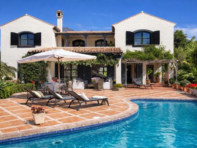 Esta encantadora villa de estilo clásico, con un precioso ja. 330m² Marbella
