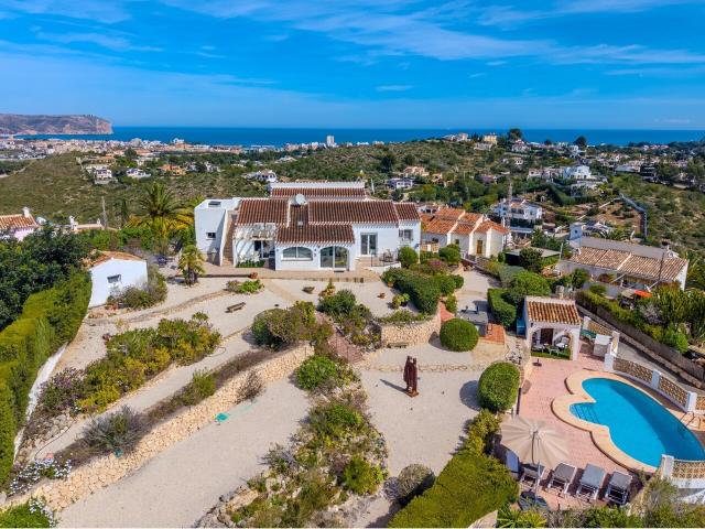 Esta encantadora villa disfruta de impresionantes vistas al. 228m² Jávea Xabia