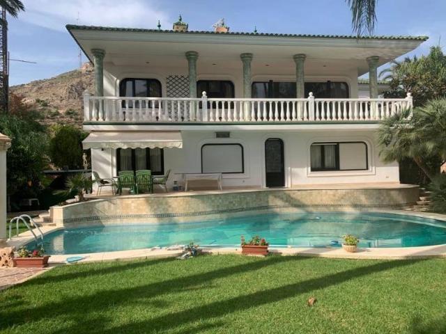 Esta es una lujosa vivienda realmente única, con mucho encan. 624m² Novelda