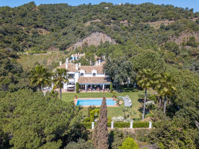 Esta es una oportunidad única para poseer una propiedad extr. 858m² Benahavís