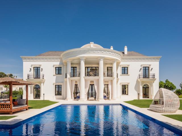 Esta espectacular villa de lujo de 7 dormitorios en Hacienda. 1190m² Marbella