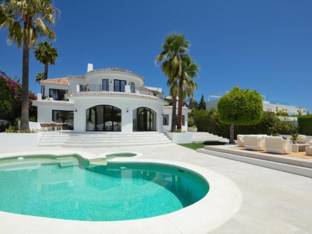 Esta espectacular villa de lujo se encuentra en la exclusiva. 401m² Marbella