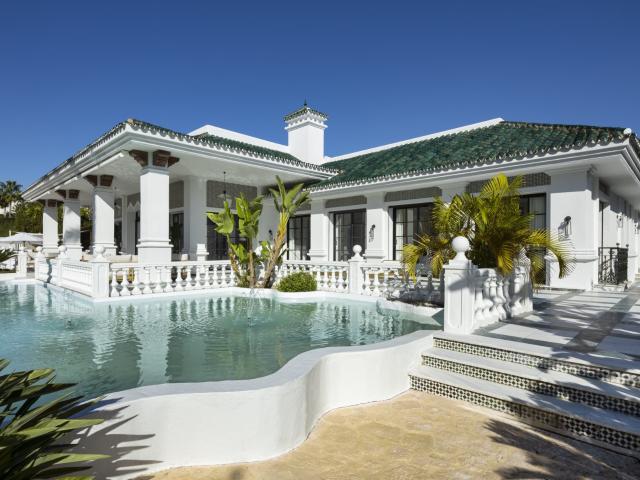 Esta espectacular villa de lujo se encuentra en la hermosa c. 1467m² Marbella