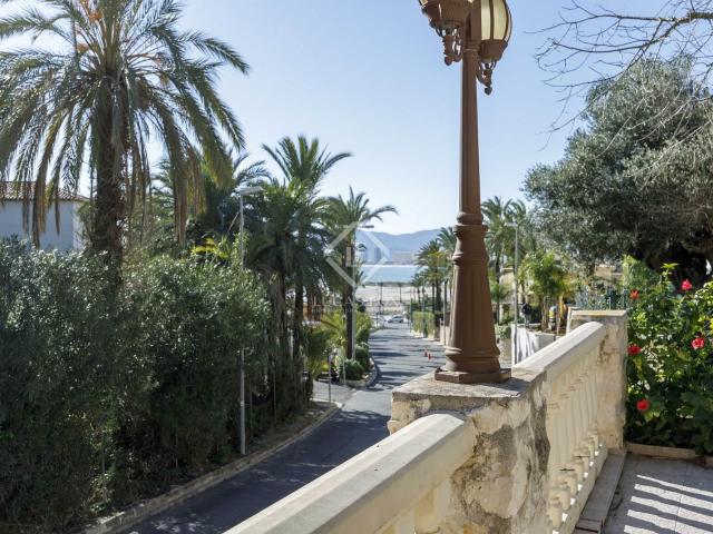 Esta espectacular villa familiar destaca por su localización. 385m² Cullera