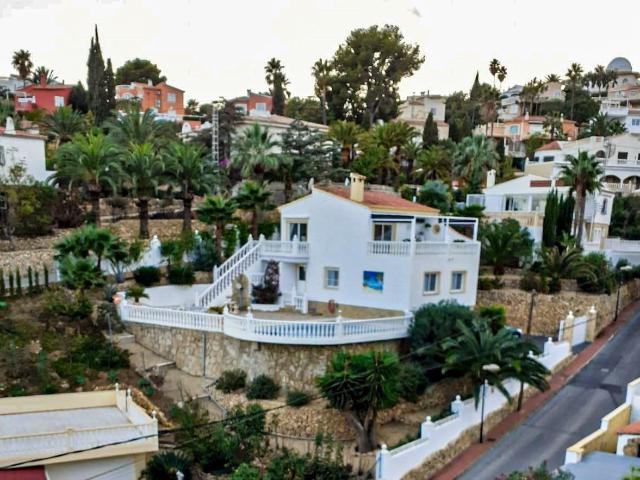 Esta fantástica villa de dos plantas, bien mantenida, está u. 173m² La Nucía