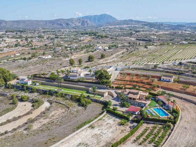 Esta fantástica villa está situada en una parcela de hasta 1. 696m² Benissa