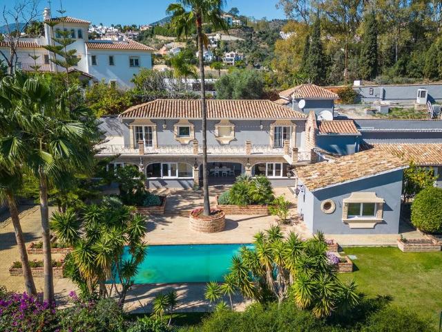 Esta fantástica villa se encuentra en la hermosa zona de Ben. 480m² Benahavís