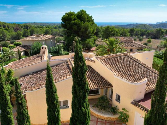 Esta hermosa villa de estilo mediterráneo se encuentra en la. 240m² Altea la Vella