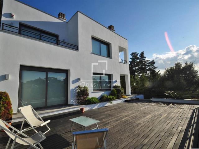 Esta impresionante casa en vents en la Costa Brava está situ. 354m² Lloret de Mar