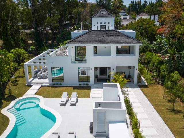 Esta impresionante villa de 5 dormitorios ofrece algo más qu. 470m² Marbella