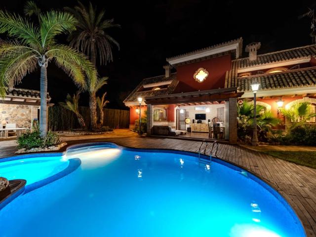 Esta Impresionante Villa De Lujo, Con Una Parcela De 1.200 M. 490m² Orihuela Costa
