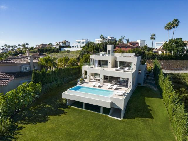 Esta impresionante villa de lujo se encuentra en Haza del Co. 621m² Marbella