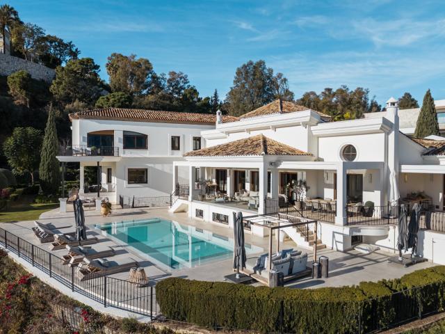 Esta impresionante villa de lujo se encuentra en la exclusiv. 1014m² Benahavís