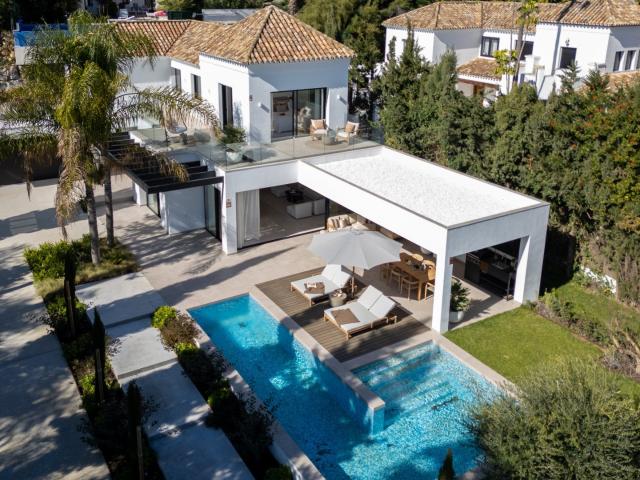Esta impresionante villa de nueva construcción está situada. 235m² Benahavís