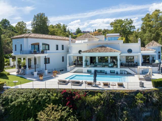 Esta impresionante villa familiar en Marbella, situada en La. 1014m² Benahavís