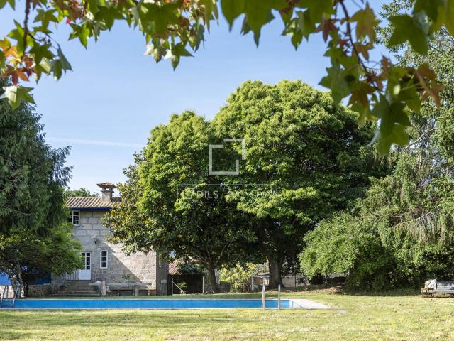 Esta preciosa casona gallega datada de 1880 esta ubicada en. 720m² Nigrán