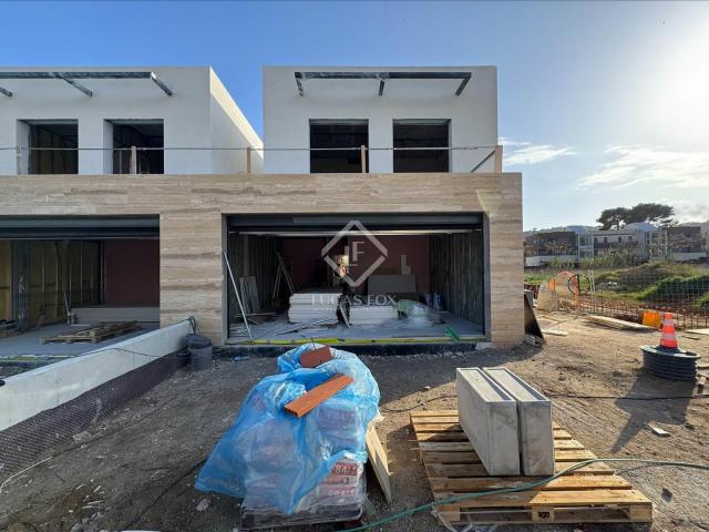Esta preciosa villa pareada cuenta con 250 m2 construidos so. 250m² Platja d'Aro
