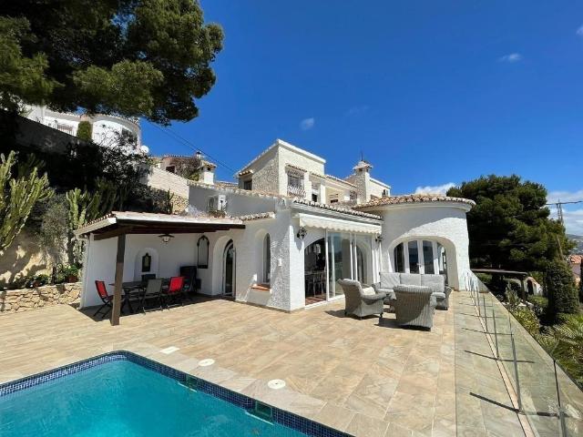 Esta preciosa villa te causará una enorme impresión ya que l. 299m² Moraira