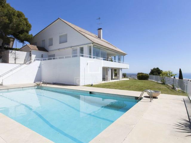Esta propiedad, completamente privada y tranquila, fue const. 770m² Castelldefels