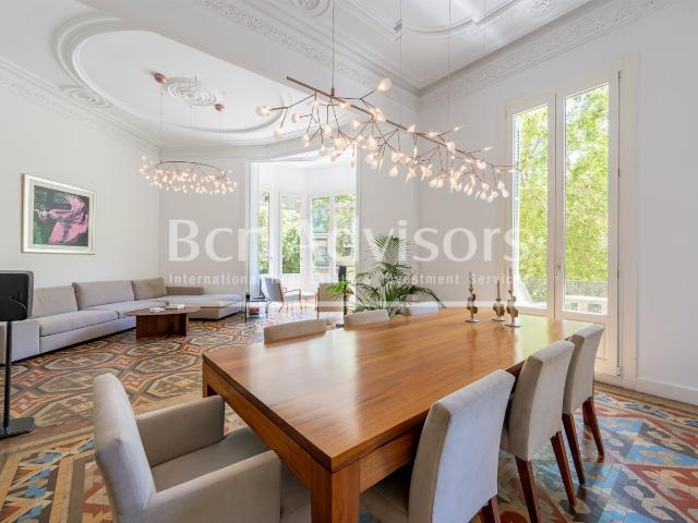 Esta propiedad esta ubicada en la planta Principal de un emb. 245m² Barcelona