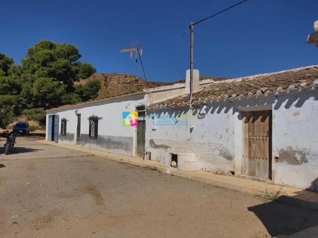 Esta propiedad se encuentra a solo 10 minutos de Huercal Ove. 282m² Huércal Overa