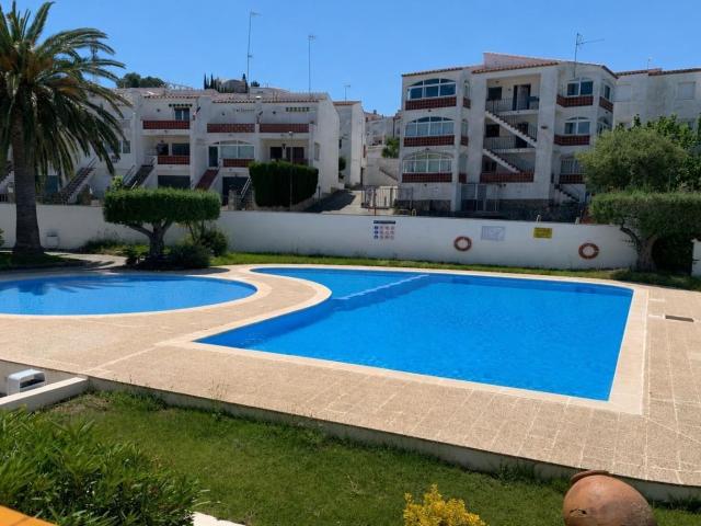 Esta propiedad se encuentra en las colinas sobre Roses, al b. 40m² Roses