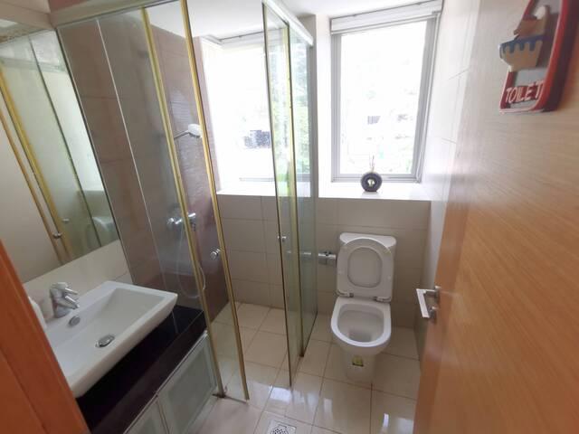 Esta Ruby 500 Guillemard RD/Common room/1 pax/Available 16 July