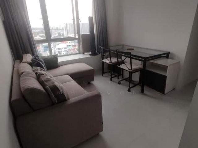 Esta Ruby D14, Apartment