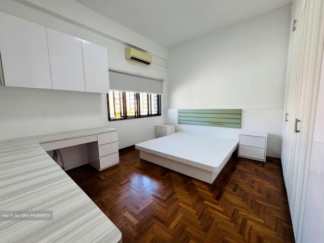 Esta Ruby D14, Apartment