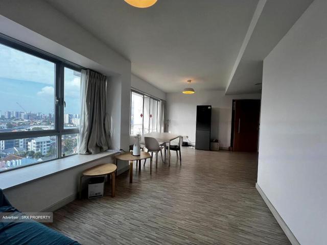 Esta Ruby D14, Apartment