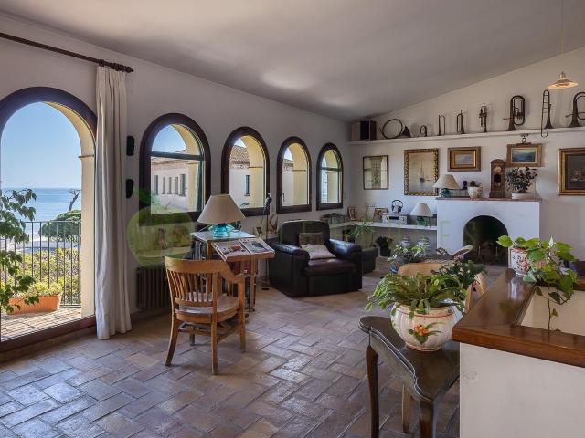 Esta singular propiedad está ubicada en el emblemático barri. 952m² Vilanova I la Geltru