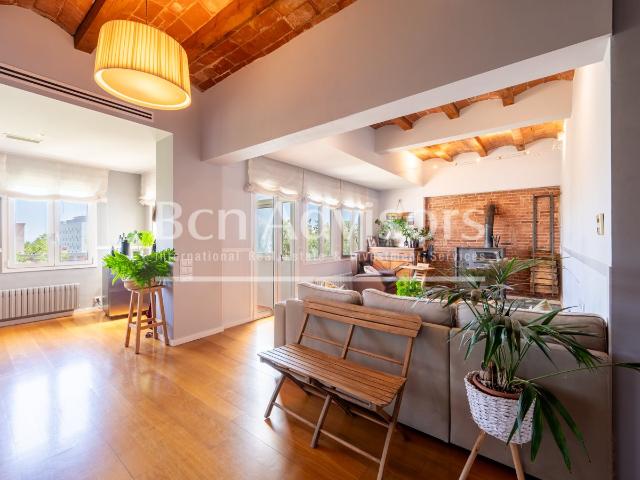 Esta singular vivienda de 170 m2 construidos interiores y 71. 245m² Barcelona