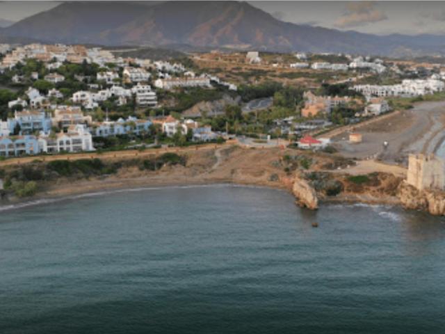 Esta sofisticada propiedad ubicada en la planta primera ofre. 116m² Estepona