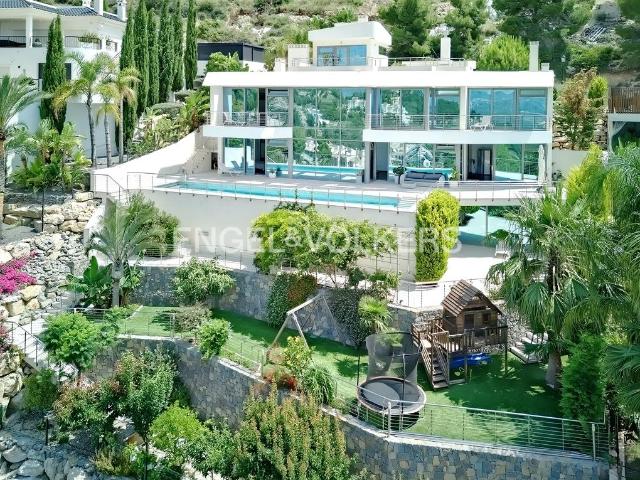 Esta villa moderna, elegante y de alta calidad, se encuentra. 403m² Altea