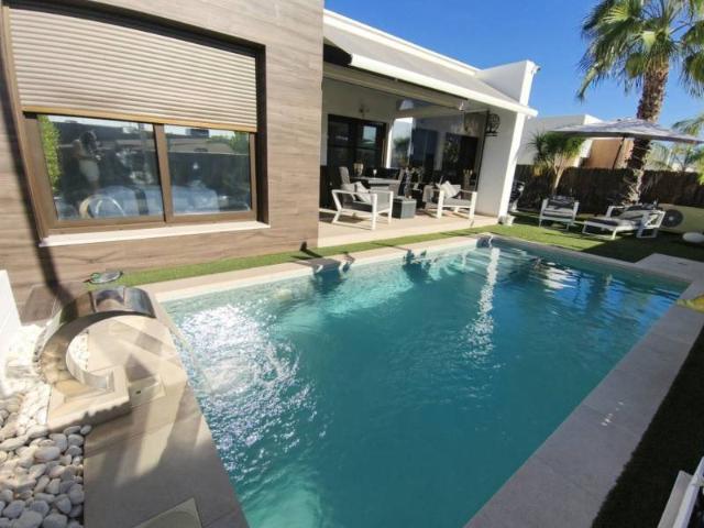 Esta Villa moderna independiente de una sola planta en Vista. 105m² Benejúzar