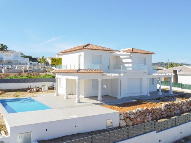 Esta villa de nueva construcción está ubicada en una parcela. 223m² Jávea Xabia