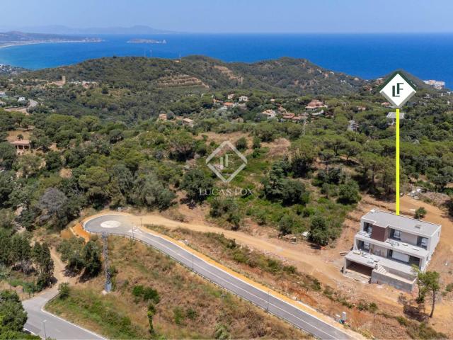 Esta villa de obra nueva con 4 dormitorios está situada en u. 250m² Begur